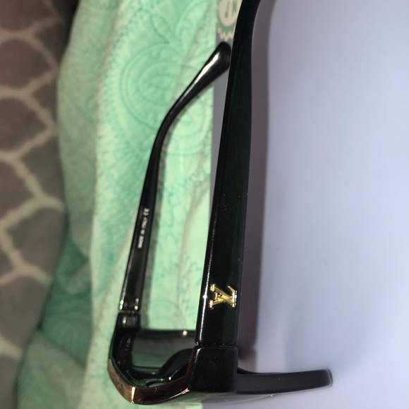 LOUIS VUITTON SUNGLASSES - Picture 2 of 6